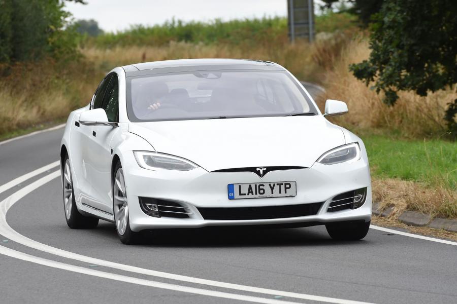  Tesla Model S 60D  2016 года  (UK) (фото 9 из 17)
